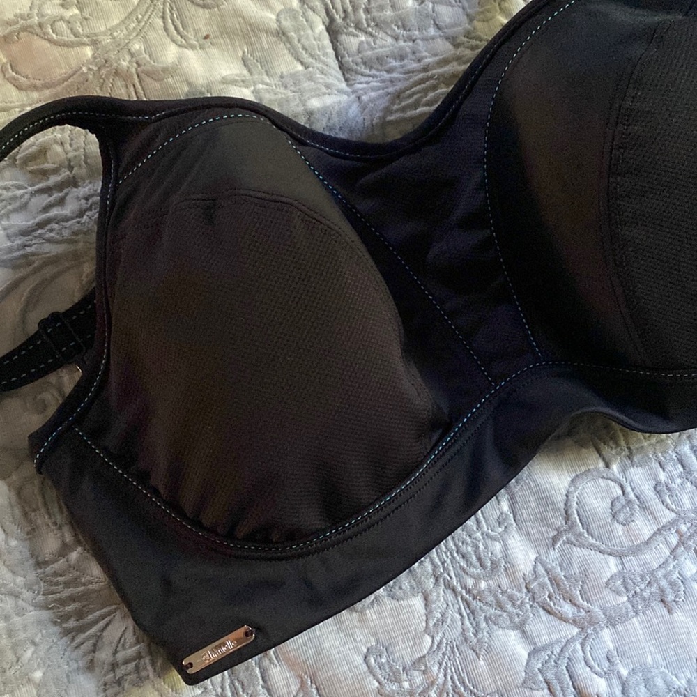 Chantelle black sport bra high impact 32F